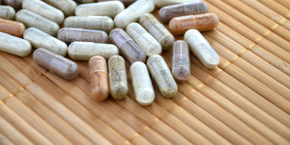 Jakie suplementy wybrać w przypadku częstych podróży – odporność, energia, komfort trawienia