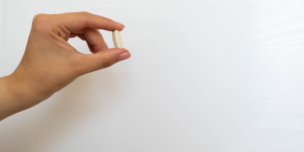 Niedobór biotyny – objawy, przyczyny i skuteczne metody suplementacji